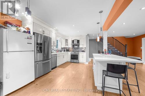 2 Dana Court, Brampton, ON - Indoor Photo Showing Kitchen With Upgraded Kitchen