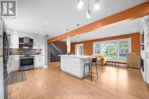 2 Dana Court, Brampton (Southgate), ON - Indoor Photo Showing Kitchen With Upgraded Kitchen