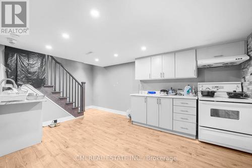 2 Dana Court, Brampton, ON - Indoor Photo Showing Kitchen