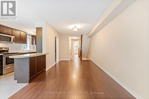 42 - 233 Duskywing Way, Oakville, ON - Indoor Photo Showing Kitchen