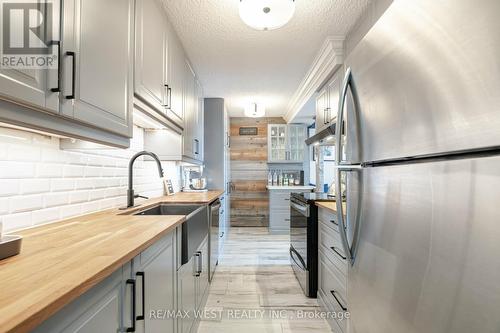 909 - 2900 Battleford Road, Mississauga (Meadowvale), ON - Indoor Photo Showing Kitchen With Upgraded Kitchen