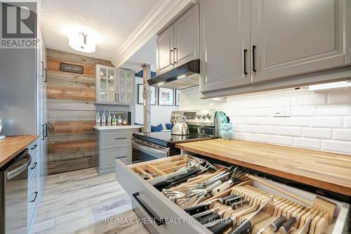 909 - 2900 Battleford Road, Mississauga, ON - Indoor Photo Showing Kitchen