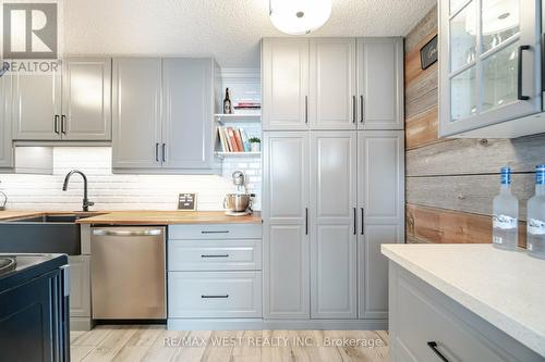 909 - 2900 Battleford Road, Mississauga (Meadowvale), ON - Indoor Photo Showing Kitchen With Upgraded Kitchen