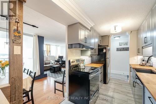 909 - 2900 Battleford Road, Mississauga, ON - Indoor Photo Showing Kitchen