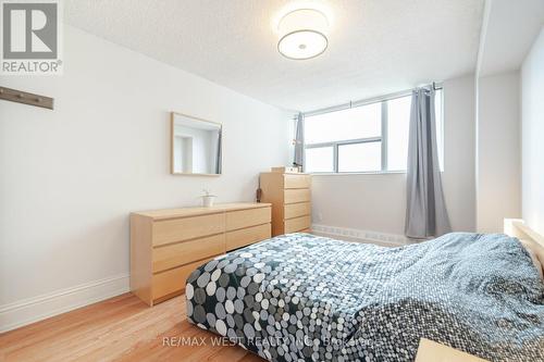 909 - 2900 Battleford Road, Mississauga (Meadowvale), ON - Indoor Photo Showing Bedroom