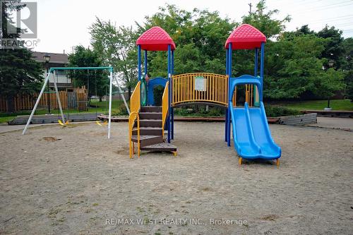 909 - 2900 Battleford Road, Mississauga, ON - Outdoor With Backyard