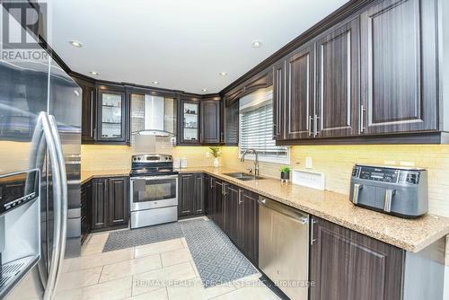 236 Fernforest Drive W, Brampton (Sandringham-Wellington), ON - Indoor Photo Showing Kitchen With Double Sink With Upgraded Kitchen