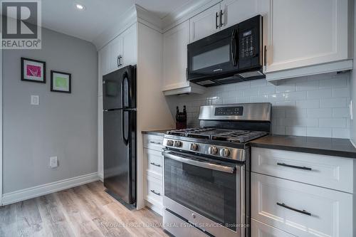 3 - 2070 Brant Street, Burlington, ON - Indoor Photo Showing Kitchen