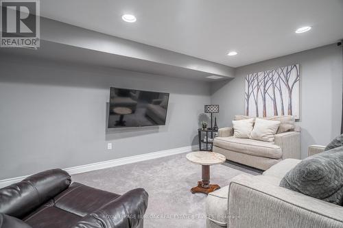 3 - 2070 Brant Street, Burlington, ON - Indoor Photo Showing Living Room