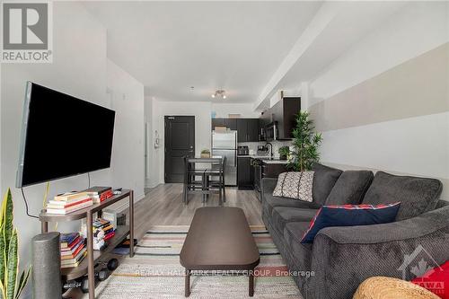 116 - 429 Kent Street, Ottawa, ON - Indoor Photo Showing Living Room