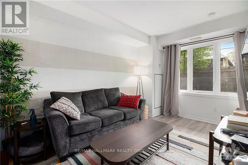 116 - 429 Kent Street, Ottawa, ON - Indoor Photo Showing Living Room