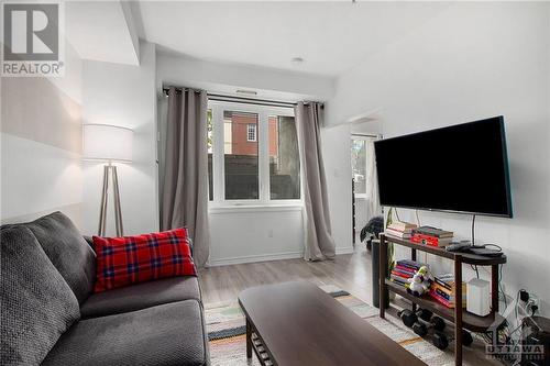 429 Kent Street Unit#116, Ottawa, ON - Indoor Photo Showing Living Room