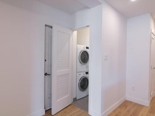 Salle de lavage - 21-5530 Ch. De La Côte-St-Luc, Montréal (Côte-Des-Neiges/Notre-Dame-De-Grâce), QC - Indoor Photo Showing Laundry Room