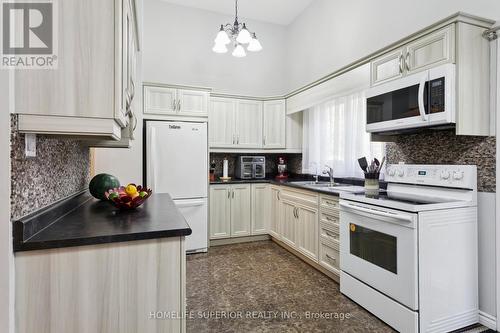 120 - 2315 Bromsgrove Road, Mississauga (Clarkson), ON - Indoor Photo Showing Kitchen