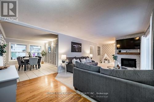 226 Angeline Street N, Kawartha Lakes (Lindsay), ON - Indoor Photo Showing Living Room With Fireplace