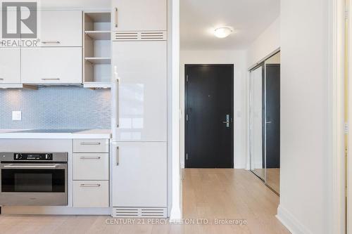 4309 - 65 St Mary Street, Toronto, ON - Indoor Photo Showing Kitchen