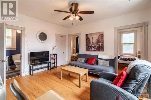 77 Florence Street, Ottawa, ON - Indoor Photo Showing Living Room