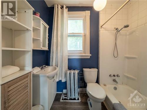 77 Florence Street, Ottawa, ON - Indoor Photo Showing Bathroom