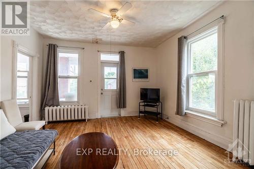 77 Florence Street, Ottawa, ON - Indoor Photo Showing Living Room