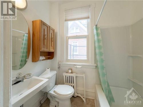 77 Florence Street, Ottawa, ON - Indoor Photo Showing Bathroom