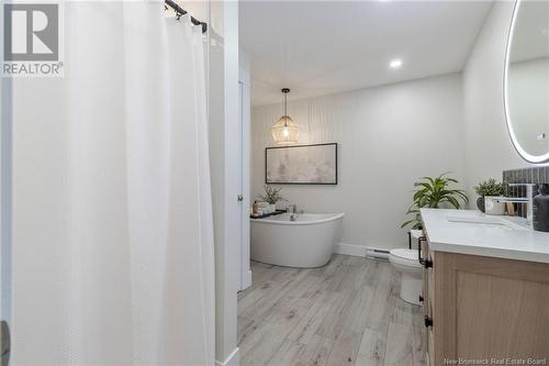 398 Glengrove, Moncton, NB - Indoor Photo Showing Bathroom