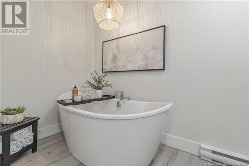 398 Glengrove, Moncton, NB - Indoor Photo Showing Bathroom