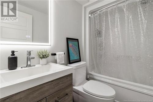 398 Glengrove, Moncton, NB - Indoor Photo Showing Bathroom