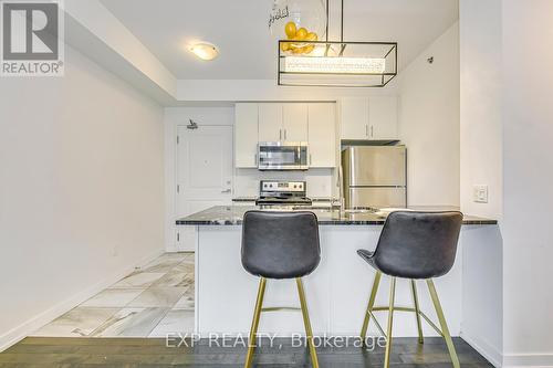 403 - 2490 Old Bronte Road, Oakville (Palermo West), ON - Indoor Photo Showing Kitchen