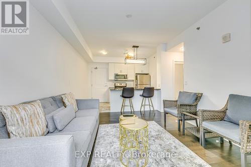 403 - 2490 Old Bronte Road, Oakville (Palermo West), ON - Indoor Photo Showing Living Room