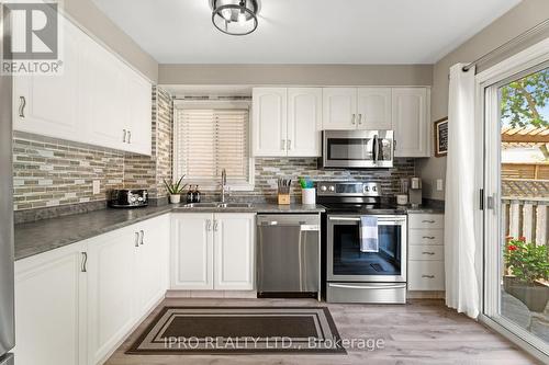 31 Nickel Crescent, Brampton, ON - Indoor Photo Showing Kitchen With Stainless Steel Kitchen With Double Sink With Upgraded Kitchen