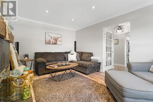 31 Nickel Crescent, Brampton, ON - Indoor Photo Showing Living Room