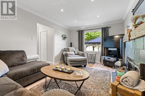 31 Nickel Crescent, Brampton, ON - Indoor Photo Showing Living Room