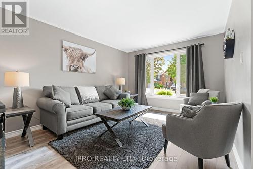 31 Nickel Crescent, Brampton, ON - Indoor Photo Showing Living Room