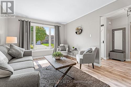 31 Nickel Crescent, Brampton, ON - Indoor Photo Showing Living Room