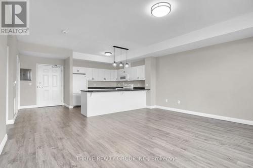 103 - 263 Butler Street, Lucan Biddulph (Lucan), ON - Indoor Photo Showing Kitchen