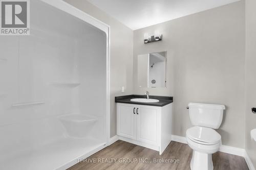 103 - 263 Butler Street, Lucan Biddulph (Lucan), ON - Indoor Photo Showing Bathroom