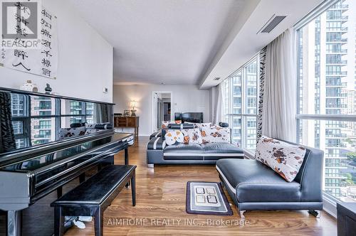 1508 - 33 Bay Street, Toronto, ON - Indoor Photo Showing Living Room