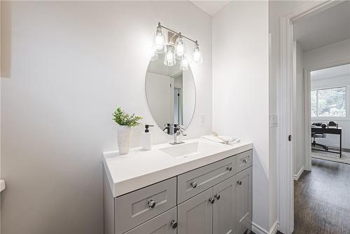 75 Graystone Drive, Hamilton, ON - Indoor Photo Showing Bathroom