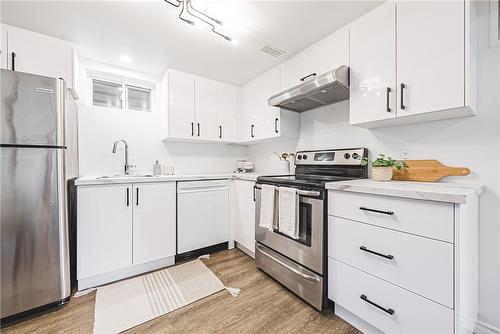 75 Graystone Drive, Hamilton, ON - Indoor Photo Showing Kitchen