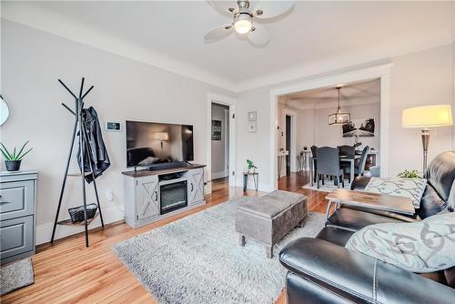 187 Grenfell Street, Hamilton, ON - Indoor Photo Showing Living Room