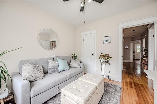 187 Grenfell Street, Hamilton, ON - Indoor Photo Showing Living Room