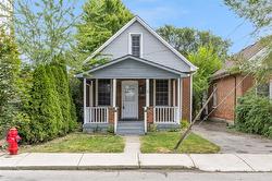 6 Ben Lomond Place  Hamilton, ON L8V 2S7