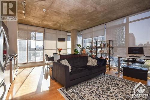 179 George Street Unit#806, Ottawa, ON - Indoor Photo Showing Living Room