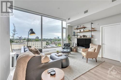 570 De Mazenod Avenue Unit#802, Ottawa, ON - Indoor Photo Showing Living Room