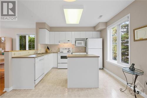 84 Briston Private, Ottawa, ON - Indoor Photo Showing Kitchen