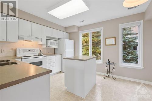 84 Briston Private, Ottawa, ON - Indoor Photo Showing Kitchen With Double Sink