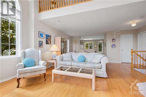 84 Briston Private, Ottawa, ON - Indoor Photo Showing Living Room