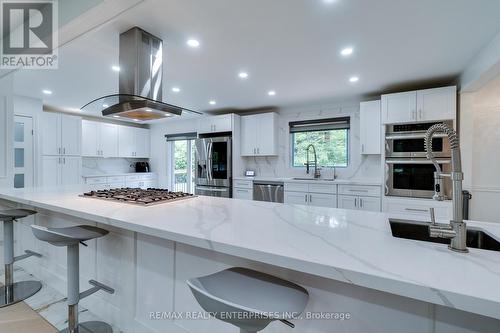 2037 Lynchmere Avenue, Mississauga (Cooksville), ON - Indoor Photo Showing Kitchen With Upgraded Kitchen