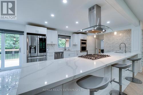 2037 Lynchmere Avenue, Mississauga, ON - Indoor Photo Showing Kitchen With Upgraded Kitchen