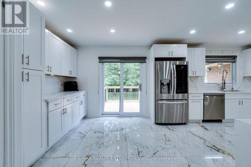 2037 Lynchmere Avenue, Mississauga, ON - Indoor Photo Showing Kitchen